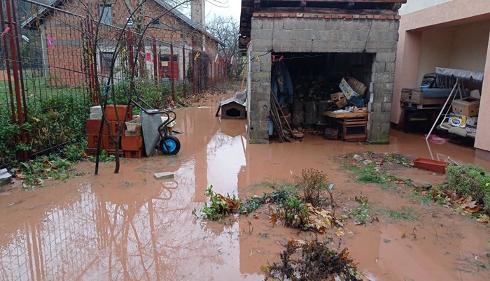 Poplave u BiH: Najkritičnije na Ilidži, spasioci na terenu