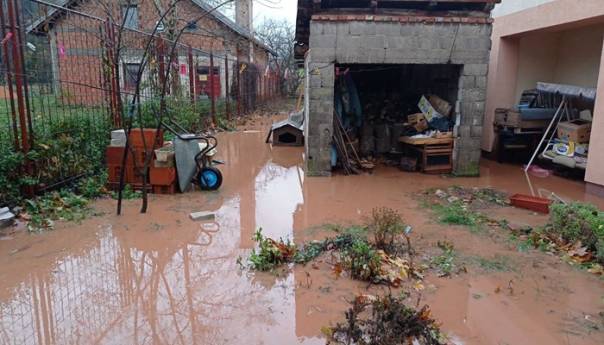 Poplave u BiH: Najkritičnije na Ilidži, spasioci na terenu