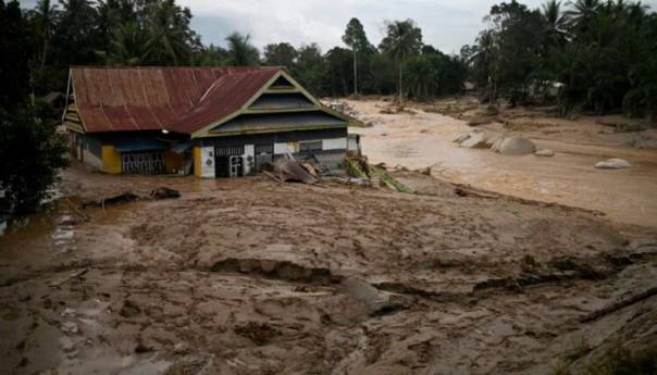 Poplave u Indoneziji, najmanje 23 osobe poginule