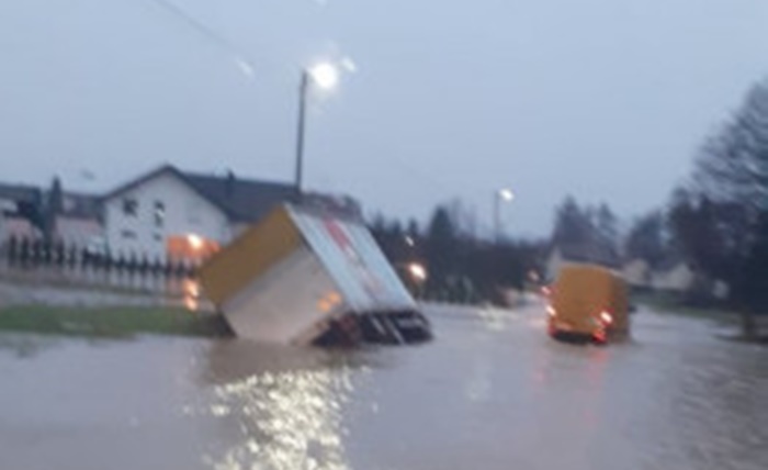 Poplave u Kiseljaku: Rijeke se izlile iz korita, obustavljen saobraćaj