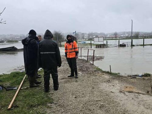 Poplave u Velikoj Kladuši: Situacija nešto stabilnija, ekipe i dalje u pripravnosti