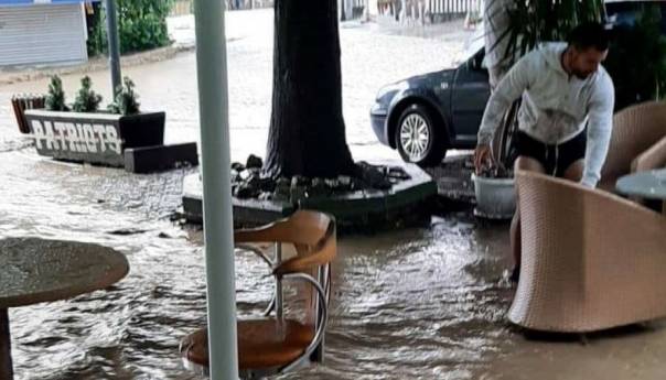 Poplavljeno stotinjak stambenih objekata u Čeliću