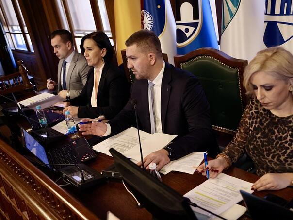 Popov "Počasni građanin Grada Sarajeva", Kotjelnikov i Vukotić dobitnici "Plakete Grada Sarajeva", Onešćuk i Kobilica "Sarajevske pahuljice"