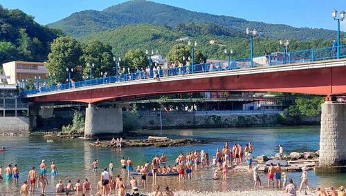 Popularne igre na Žanju okončane šlaufijadom i skokovima s mosta