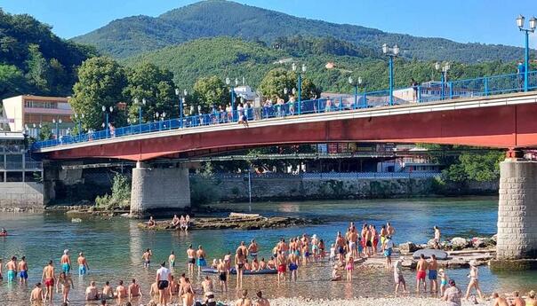 Popularne igre na Žanju okončane šlaufijadom i skokovima s mosta