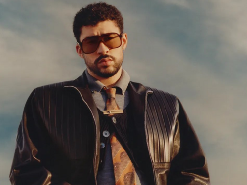 Popularni reper Bad Bunny pao nasred bine, publika nastavila pjevati