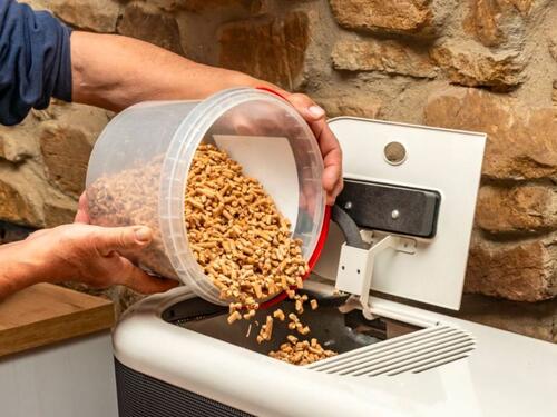 Populizam umjesto ekonomije: Trupci preko granice, pelet pod kontrolom