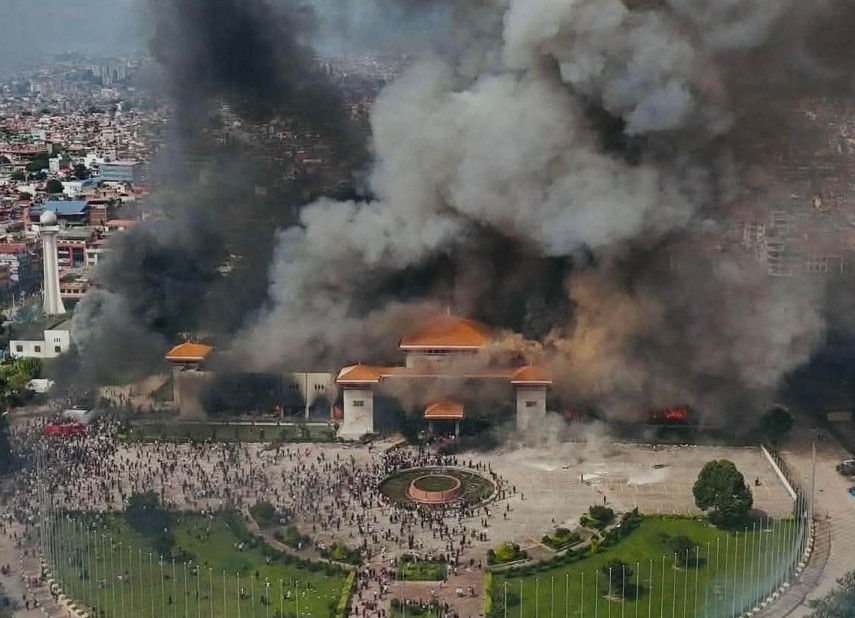 Porastao broj žrtava u Nepalu, stižu dramatične snimke