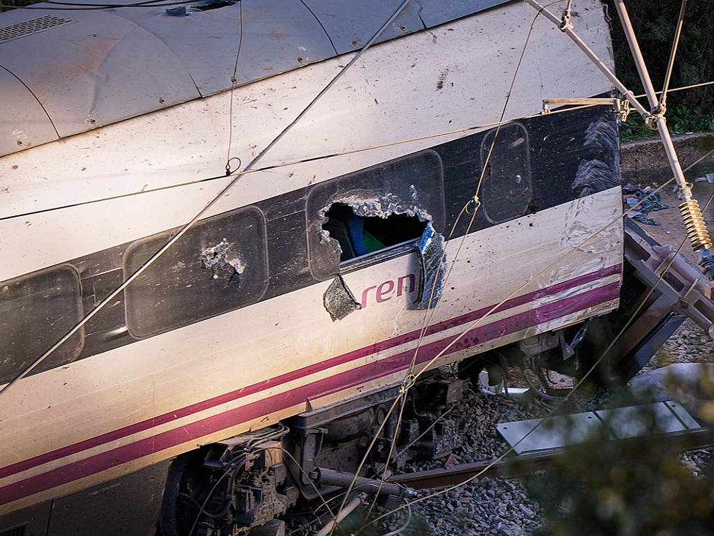 Porastao broj žrtava željezničke nesreće u Španiji, mnogo nestalih