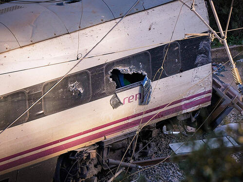 Porastao broj žrtava željezničke nesreće u Španiji, mnogo nestalih