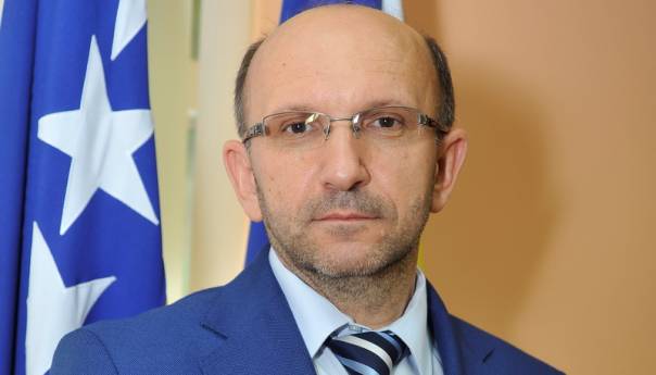 Porezna uprava FBiH svim medijima želi sretnu Novu godinu