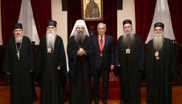 Porfirije odlikovao Miloševićevog ratnog huškača