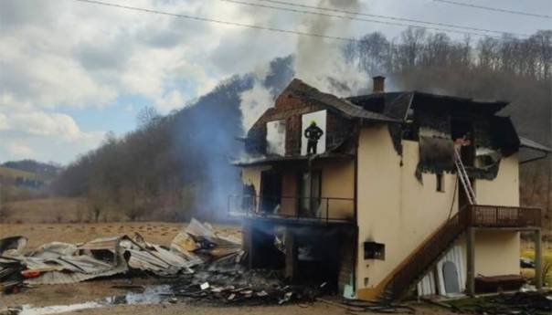 Porodica Bojanić u trenu ostala bez krova nad glavom