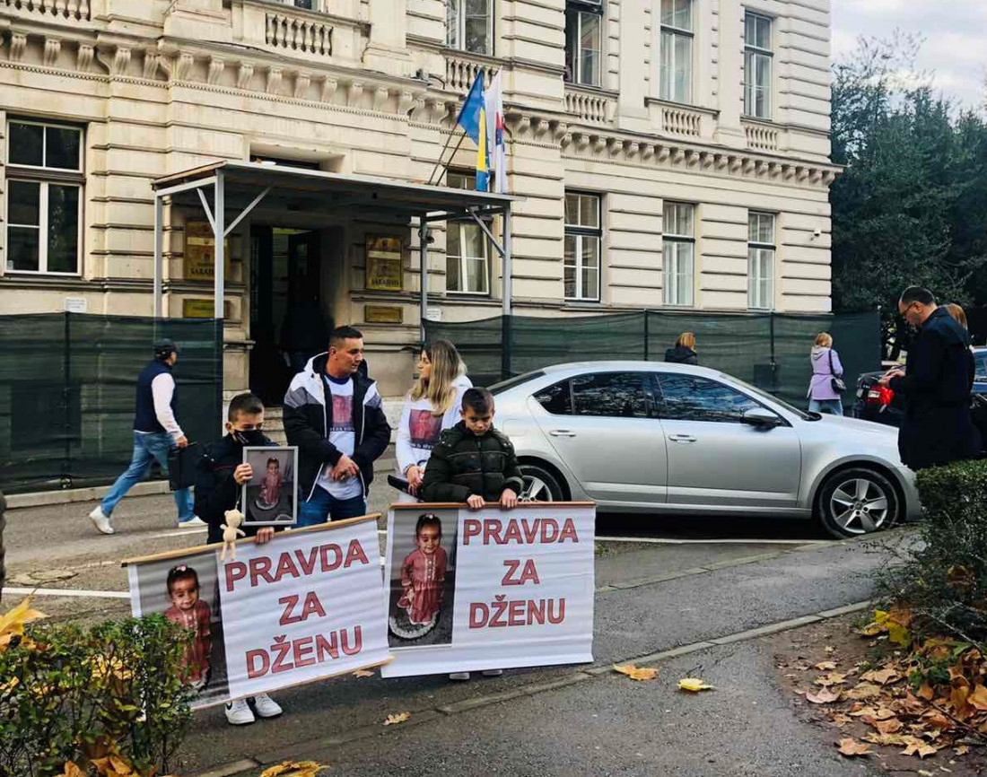 Porodica Džane Gadžun ispred Vlade KS, traže obraćanje Vranića