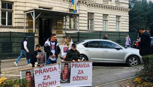 Porodica Džane Gadžun ispred Vlade KS, traže obraćanje Vranića