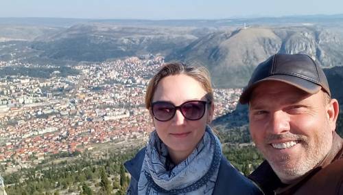 PORODICA MAHMUTČEHAJIĆ - KUĆA NA KREDIT ZA ROME