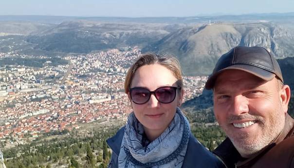 PORODICA MAHMUTČEHAJIĆ - KUĆA NA KREDIT ZA ROME