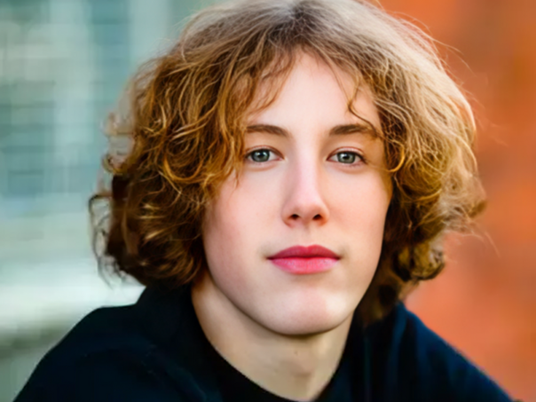 Porodica tuži Teslu: Mladić izgorio u vozilu jer nije mogao otvoriti vrata