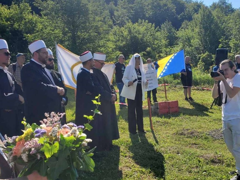 Porodice još tragaju za 42 nestale osobe iz Kalinovika, traže optužnice i uklanjanje murala Mladiću