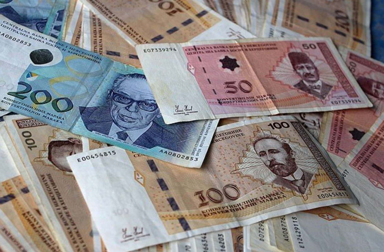 Porodilje iz Bužima ogorčene zbog kašnjenja naknade: "Svaki mjesec ista priča..." 