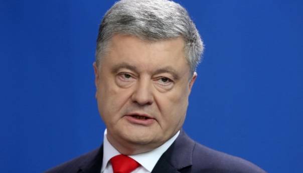 Porošenko u bolnici zbog korone, ima tešku upalu pluća