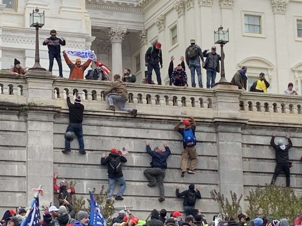 Porota osudila četvoricu pripadnika Proud Boysa zbog upada na Kapitol