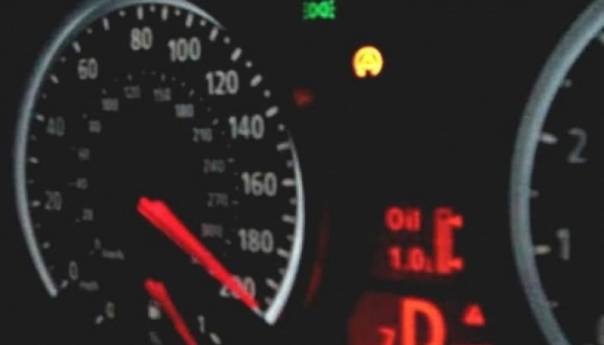 Porscheom jurio više od 200 kilometara na sat, pa kažnjen sa skoro 1.200 eura