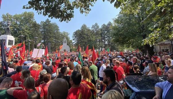 Poruka sa protesta na Cetinju: Ne u srpski svijet!