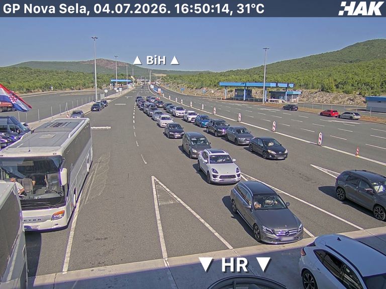 Posebno prema moru: Duge kolone na cestama i granicama BiH