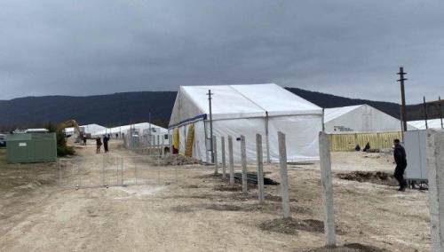 Posjeta visoke delegacije privremenom prihvatnom centru 'Lipa'