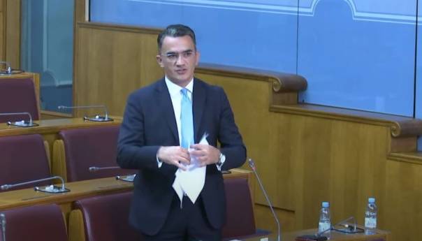Poslanici Crne Gore danas o razrješenju Leposavića