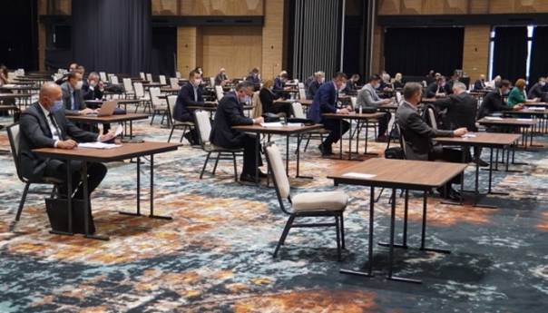 Povučeni zakoni o doprinosima i porezu na dohodak