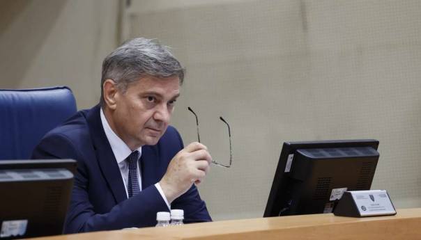 Poslanici odbili zahtjev Zvizdića za razmatranje dopune Zakona o plaćama
