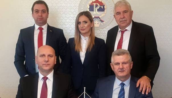 Poslanici odgovorili Đokiću: Isključenja mimo statuta