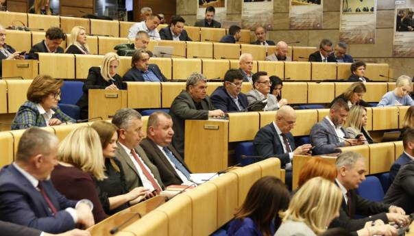 Poslanici odobrili povećanje naknada za dobitnike ratnih priznanja