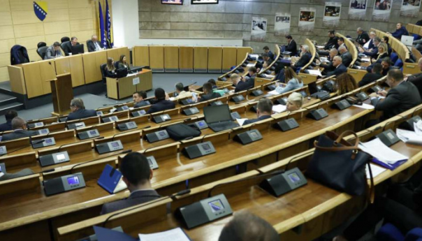 Poslanici raspravljaju o BHRT-u umjesto o fiskalnim zakonima
