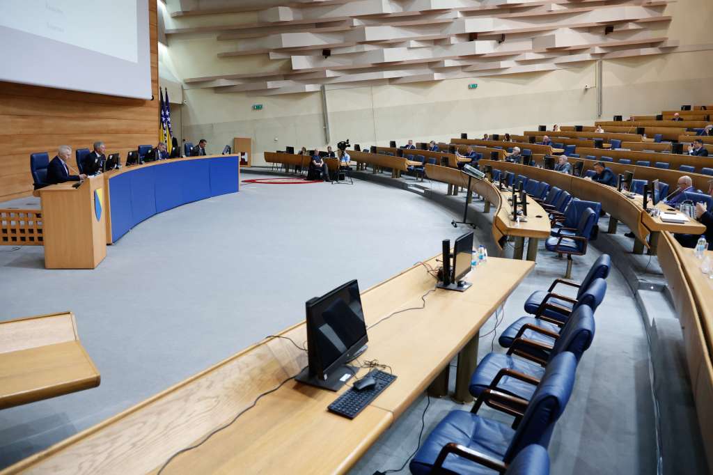 Poslanici raspravljaju o političkoj situaciji u institucijama BiH