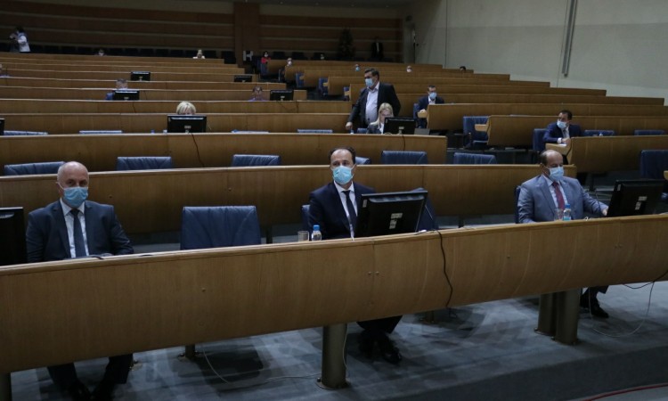 Poslanici upozorili na neravnopravnu zastupljenost naroda u institucijama