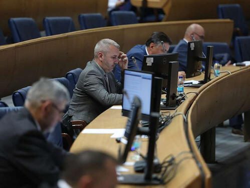 Burna rasprava: Panika među onima koji bi da nastave da kradu