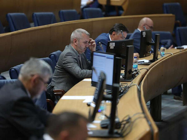 Burna rasprava: Panika među onima koji bi da nastave da kradu