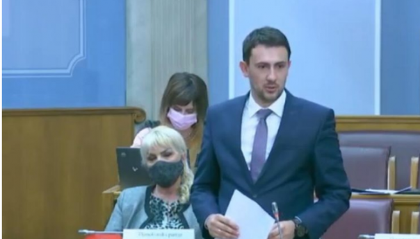 Poslanik BS-a: Srbijanska policija me pretresala zbog Rezolucije o Srebrenici
