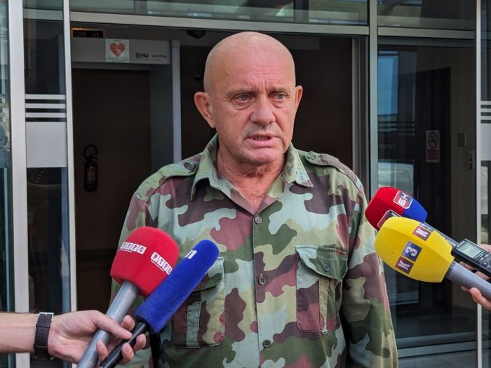 Poslanik u NSRS na sjednicu došao u vojnoj uniformi