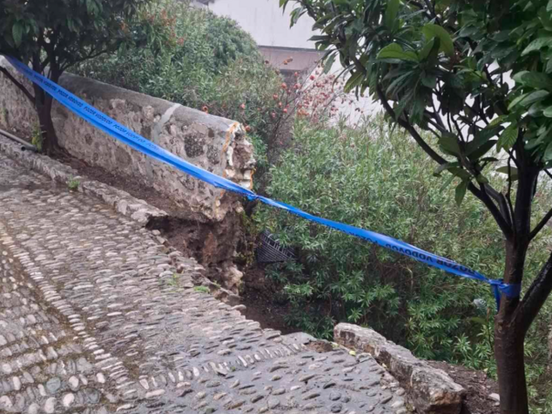 Posljedica padavina: Oštećen zid Sevri-hadži Hasanove džamije u Mostaru