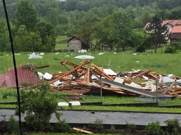 Posljedice nevremena na sjeveru BiH: 'Kao da je prošao tornado'
