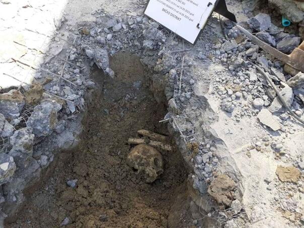 Posmrtni ostaci jedne žrtve ekshumirani u dvorištu porodične kuće u Brčkom
