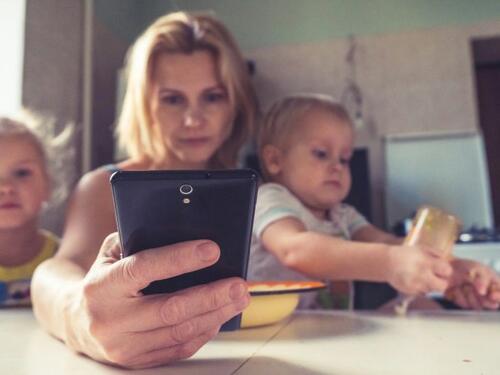 Postaje li nomofobija sve veći problem u našem društvu?