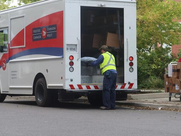 Poštari u Kanadi stupili u štrajk: Odgovor Vladi