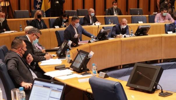 Postavljanjem delegatskih pitanja počela sjednica Doma naroda