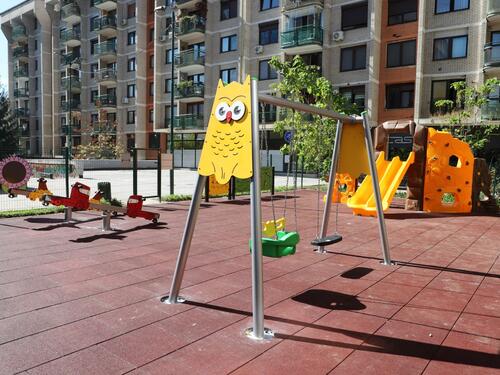 Postavljen mobilijar na dječijem igralištu u Ulici Kranjčevićeva