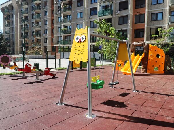 Postavljen mobilijar na dječijem igralištu u Ulici Kranjčevićeva